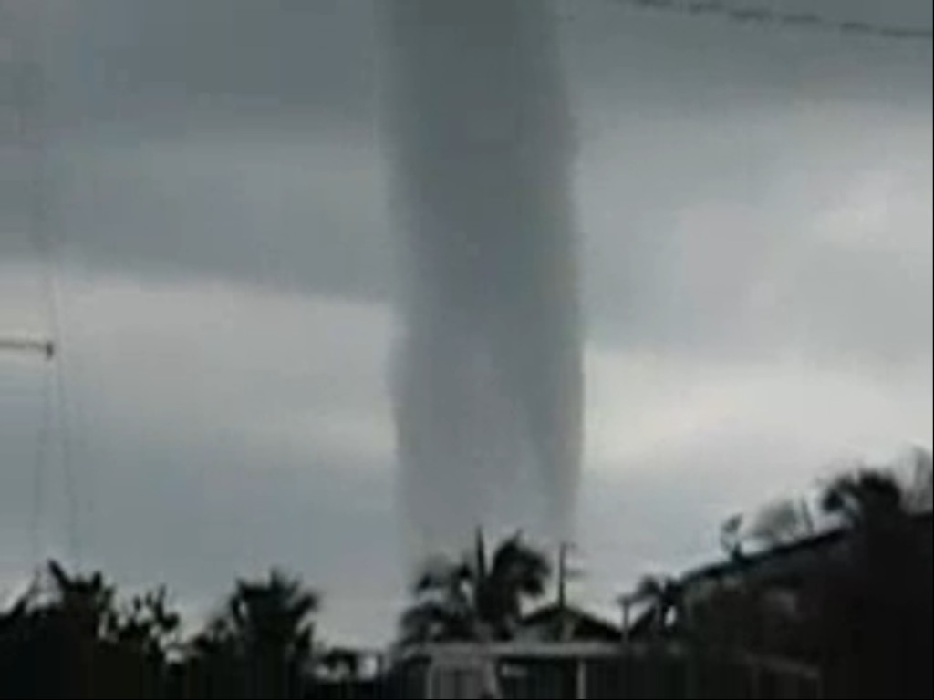 INVISIBLE_ELECTROLYSIS_PROCESS_WATER_SPOUT_FLORIDA.jpg (51393 bytes)