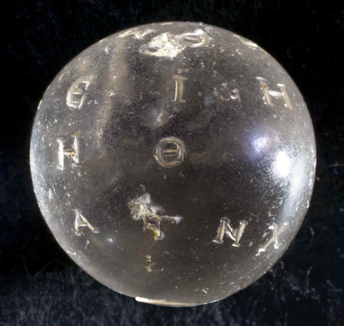 BudapestCrystal3.jpg (300321 bytes)