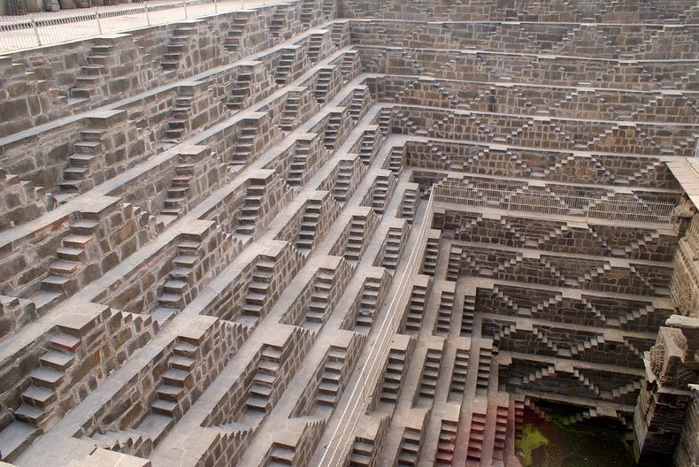 CHAND_BAORI_GENERATOR1.jpg (174743 bytes)