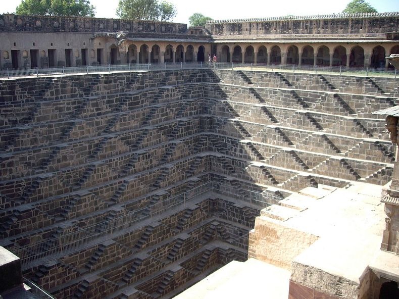 CHAND_BAORI_GENERATOR10.jpg (170371 bytes)
