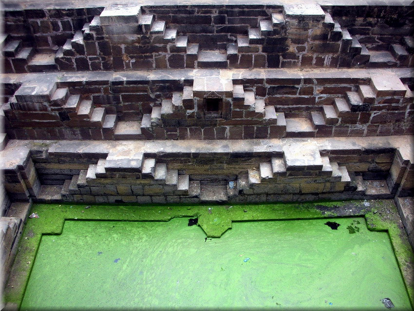 CHAND_BAORI_GENERATOR1A.jpg (249533 bytes)