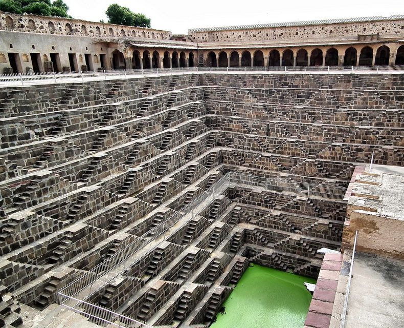 CHAND_BAORI_GENERATOR3.jpg (272884 bytes)