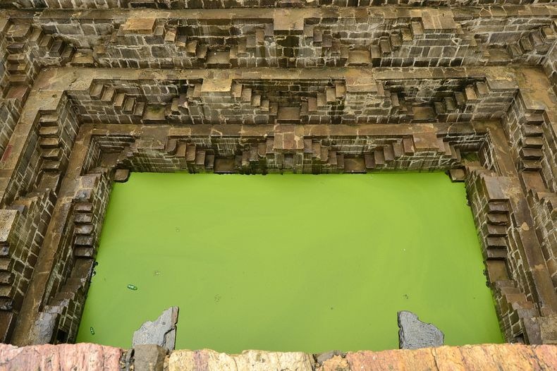CHAND_BAORI_GENERATOR4.jpg (138550 bytes)
