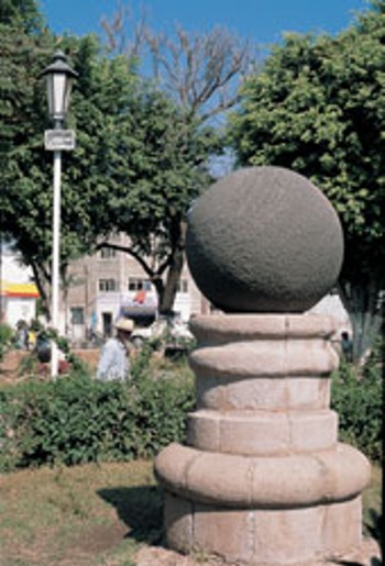 Esferas_Cerro_Piedras_balls_Large3.jpg (55589 bytes)