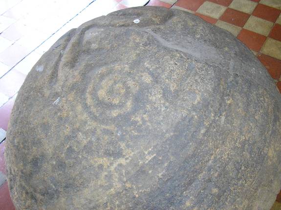 KUGLA_SPHERA_NATIONAL_MUSEUM_SAN_JOSE_COSTARIKA14.jpg (39726 bytes)
