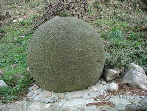 KUGLA_SPHERA_TEOCAK_BOSNIA.jpg (44823 bytes)