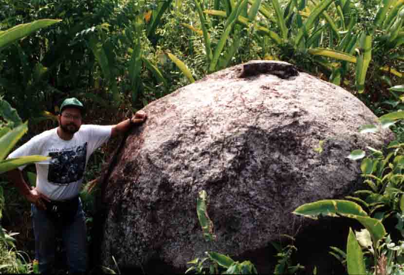 Stone_Ball_LARGEST.jpg (44366 bytes)