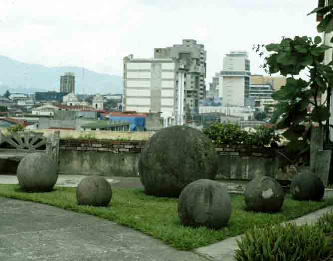 Stone_Ball_National_Museum_Costa_Rica.jpg (23770 bytes)
