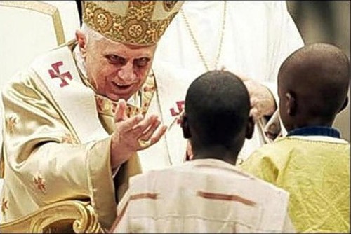 POPE_SWASTIKA_VISIBLE_CLEAN.jpg (49485 bytes)