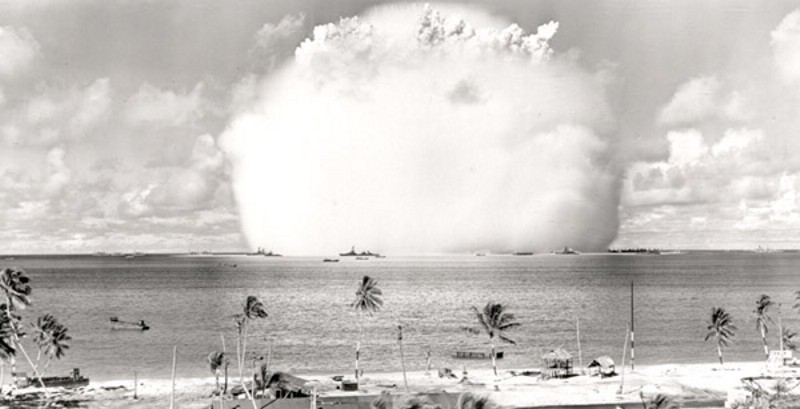 EVBE_ATOMIC_BOMB_BIKINI_1946.jpg (62131 bytes)