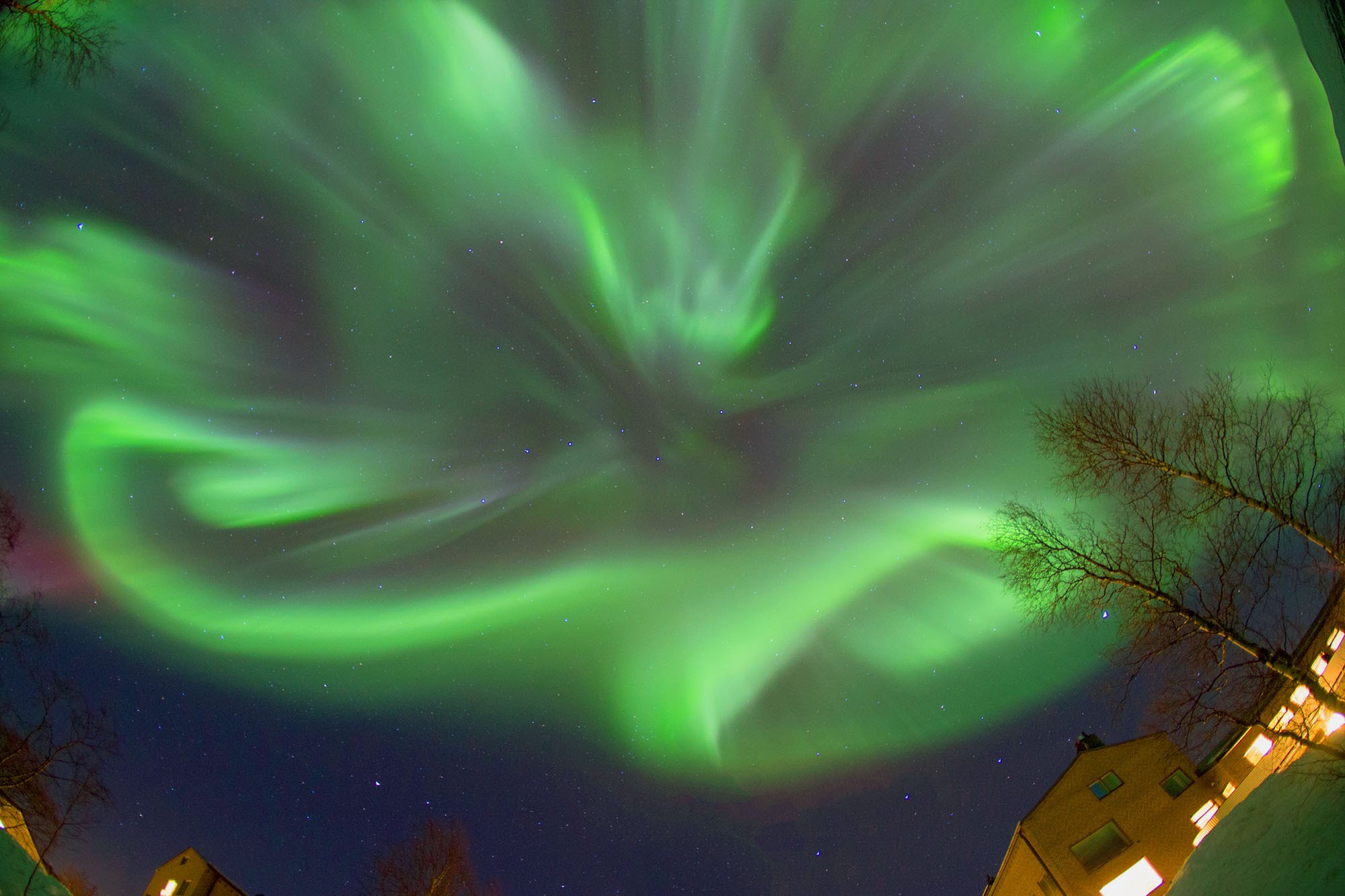 EARTH_AURORA_IS_FLARE_BUSTER_MOTOR3.jpg (252543 bytes)