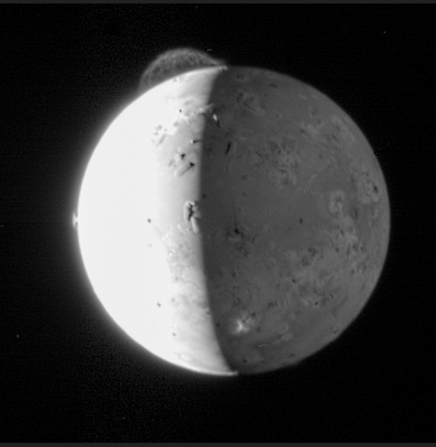 VISIBLE JUPITER MOON IO, HIS FLARE BUSTER MOTOR NOT VULCANIC ERUPTION AS NASA CLAIM.