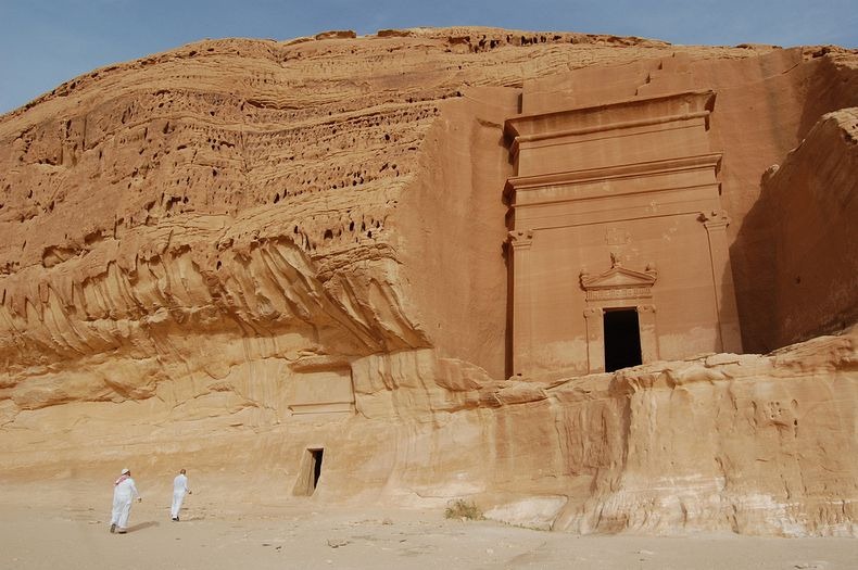 MADAIN_SALEH_GENERATOR1.jpg (118162 bytes)
