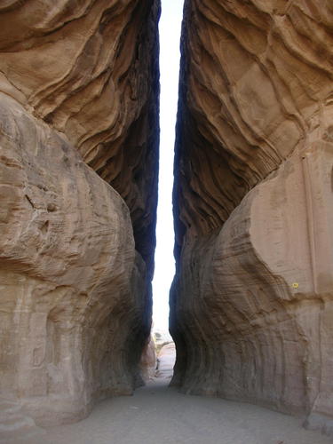 MADAIN_SALEH_GENERATOR11_GAP.jpg (61896 bytes)