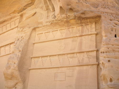 MADAIN_SALEH_GENERATOR12.jpg (57019 bytes)