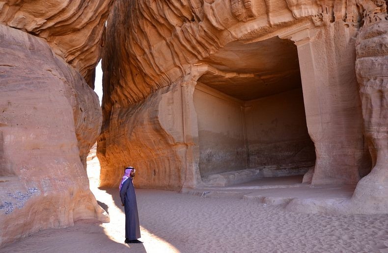 MADAIN_SALEH_GENERATOR5.jpg (106948 bytes)
