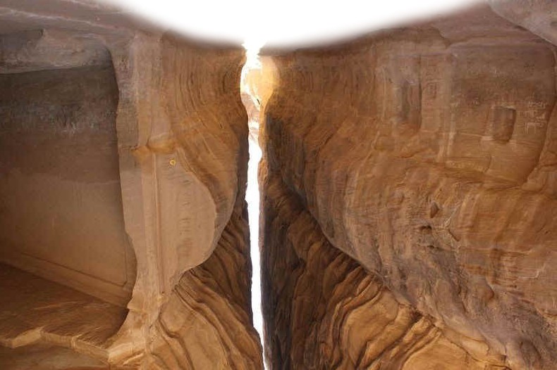MADAIN_SALEH_GENERATOR6A.jpg (87484 bytes)