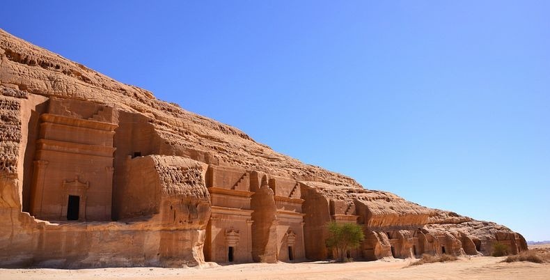 MADAIN_SALEH_GENERATOR8.jpg (70672 bytes)
