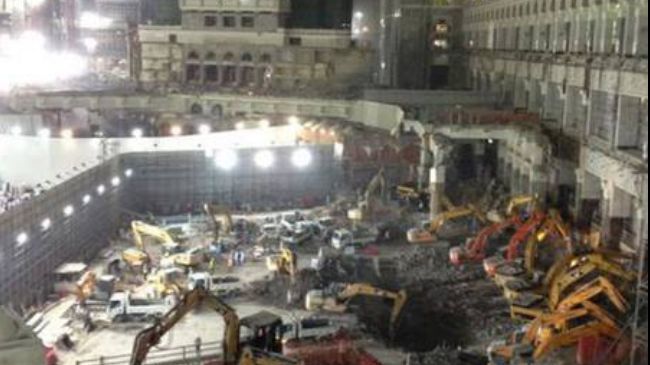 DEMOLISHES_Masjid al-Haram_IN_MECCA.jpg (42886 bytes)