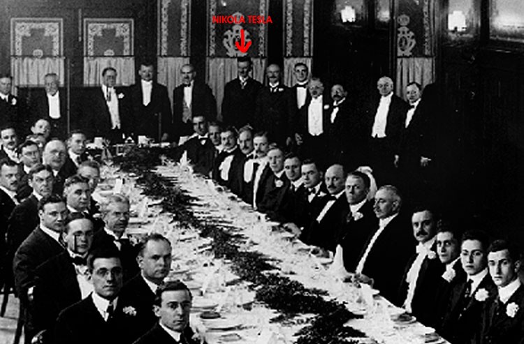 NIKOLA_TESLA_GEORGE_SCHERFF_DINNER_ARROW.jpg (103346 bytes)