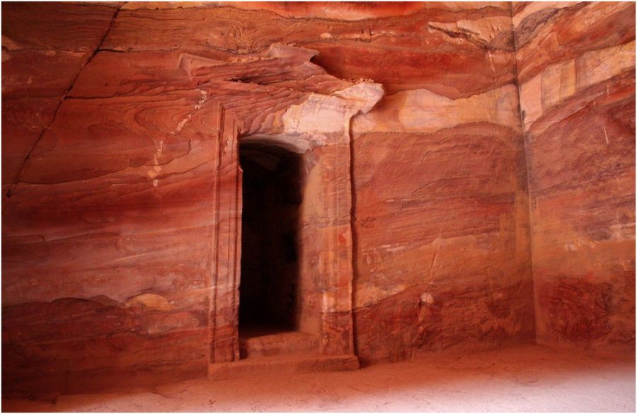 PETRA CAVITY ROOM LEFT DOOR SHAPE