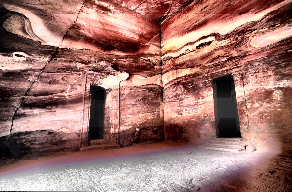 PETRA_CAVITY_ROOM_SHAPE_JUST_FROM_MAIN_DOOR_RIGHT_CORNER_EQUALISATION2.jpg (223819 bytes)