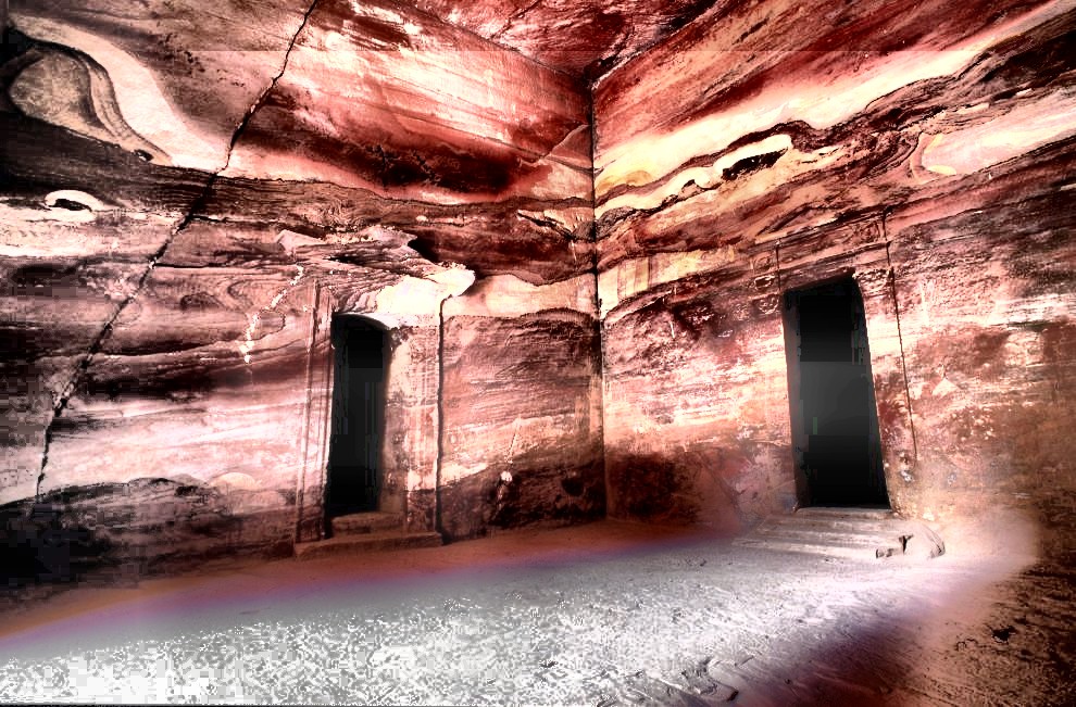 PETRA_CAVITY_ROOM_SHAPE_JUST_FROM_MAIN_DOOR_RIGHT_CORNER_EQUALISATION3.jpg (229851 bytes)