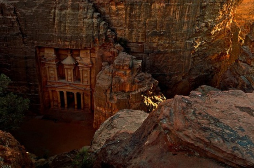 PETRA_CAVITY_ROOM_ZERO2.jpg (150573 bytes)