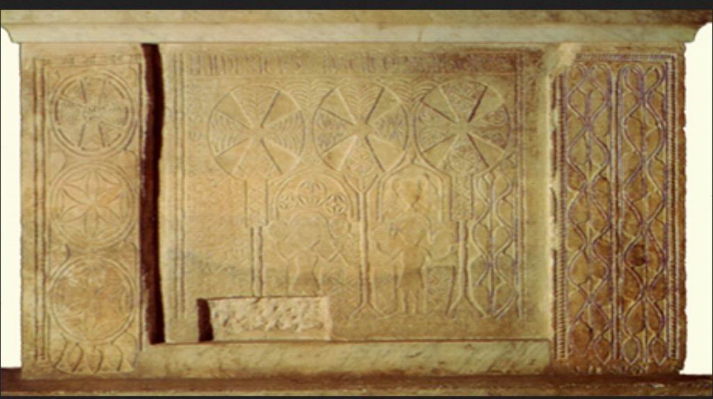 PETRA_Marble_altar_detail_Abbey_of_Sant_Pietro.jpg (79369 bytes)