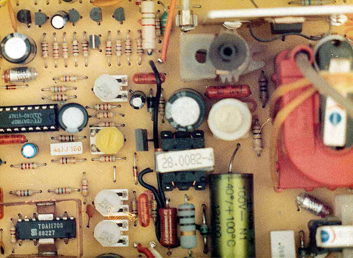 IRIS-8-Monitor-motherboard