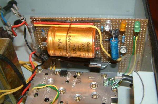 BATTERY_CHARGER_12V_WIRELESS_PHONE_PANASONIC.jpg (72456 bytes)