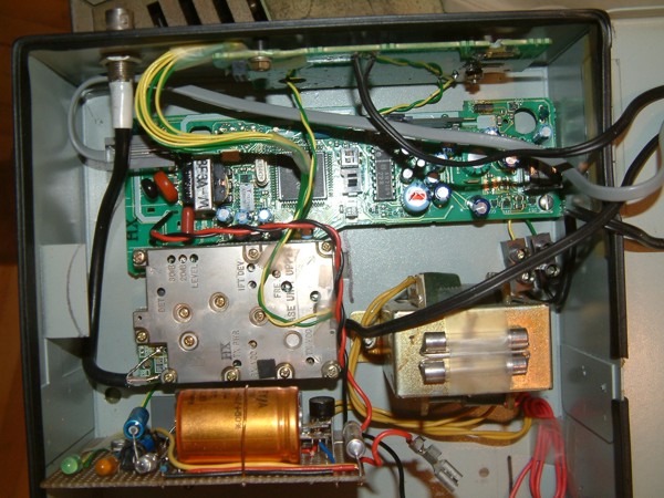 BATTERY_CHARGER_12V_WIRELESS_PHONE_PANASONIC1.jpg (94549 bytes)